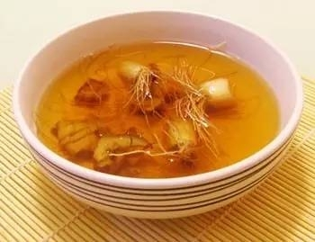 葱白煮水的功效与禁忌（葱白煮水的功效与作用及禁忌）