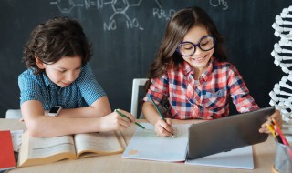 车字旁一个厄 车字旁一个厄念什么