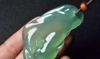 用砖头料做的翡翠手镯 砖头料翡翠能佩戴吗