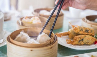 蒸饺子怎么不粘蒸笼 蒸饺子怎么不粘蒸笼布