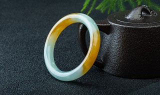 买玉手镯怎么选（买玉手镯怎么选圈口）