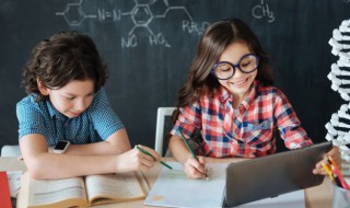 莲叶何田田的田田是啥意思 莲叶何田田 田田啥意思