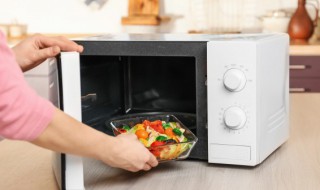 微波炉打玉米花几分钟（玉米在微波炉打几分钟）