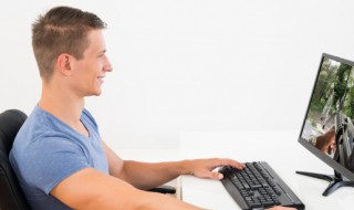 侠隐阁怎么切换视角（侠隐阁怎么转动视角）