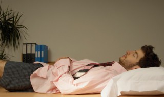 梦见穿衣服 梦见穿衣服很费劲才穿上