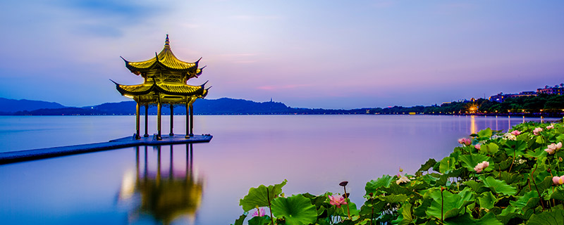 饮湖上初晴后雨是什么季节