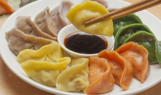 为什么煮饺子加盐不粘锅（煮饺子放盐不粘锅）