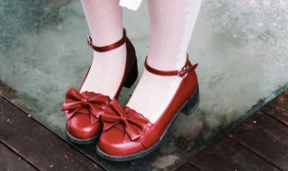 怎样防止人造革鞋子磨脚 革的鞋子磨脚怎么办