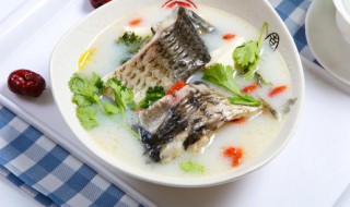 电炖锅煲鲫鱼汤做法（电高压锅炖鲫鱼汤的做法）