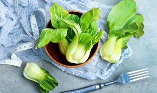 蒸鸡蛋糕可以放油菜吗（蒸鸡蛋能放油菜吗）