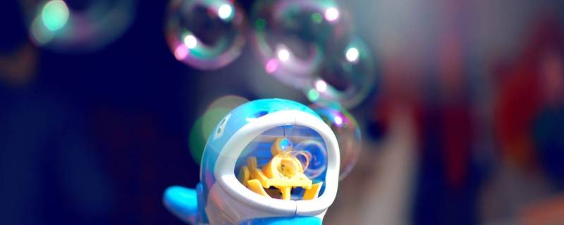 泡泡机玩具怎么使用? 竹蜻蜓泡泡机玩具怎么使用?