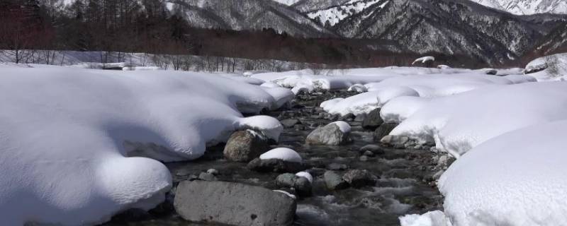 雪融化是什么变化（雪融化是什么变化?）