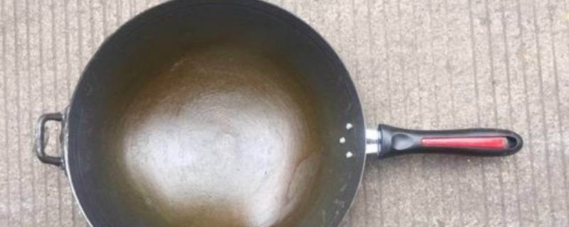 新买的生铁锅怎么开锅（新买的生铁锅怎么开锅不生锈）