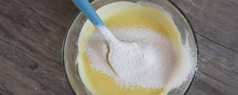 奶酪面粉是低筋面粉吗（乳酪蛋糕用玉米淀粉还是低筋面粉）