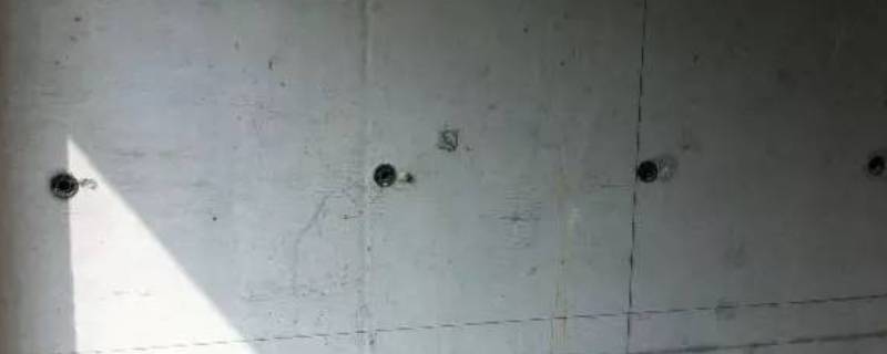 建筑墙上的好多小洞叫什么洞（建筑主体墙上的小洞是什么）