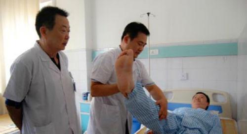 骨头坏死的症状（大腿骨头坏死的症状）
