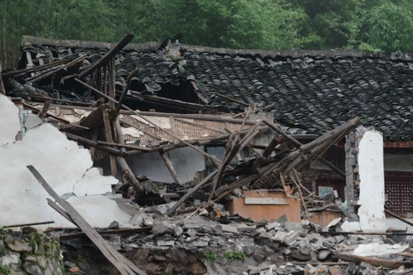 农村房屋倒塌怎么办 农村房屋倒塌怎么办还是农村户口