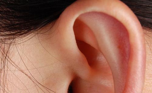 耳带状疱疹的偏方（耳带状疱疹的症状表现及治疗方法）