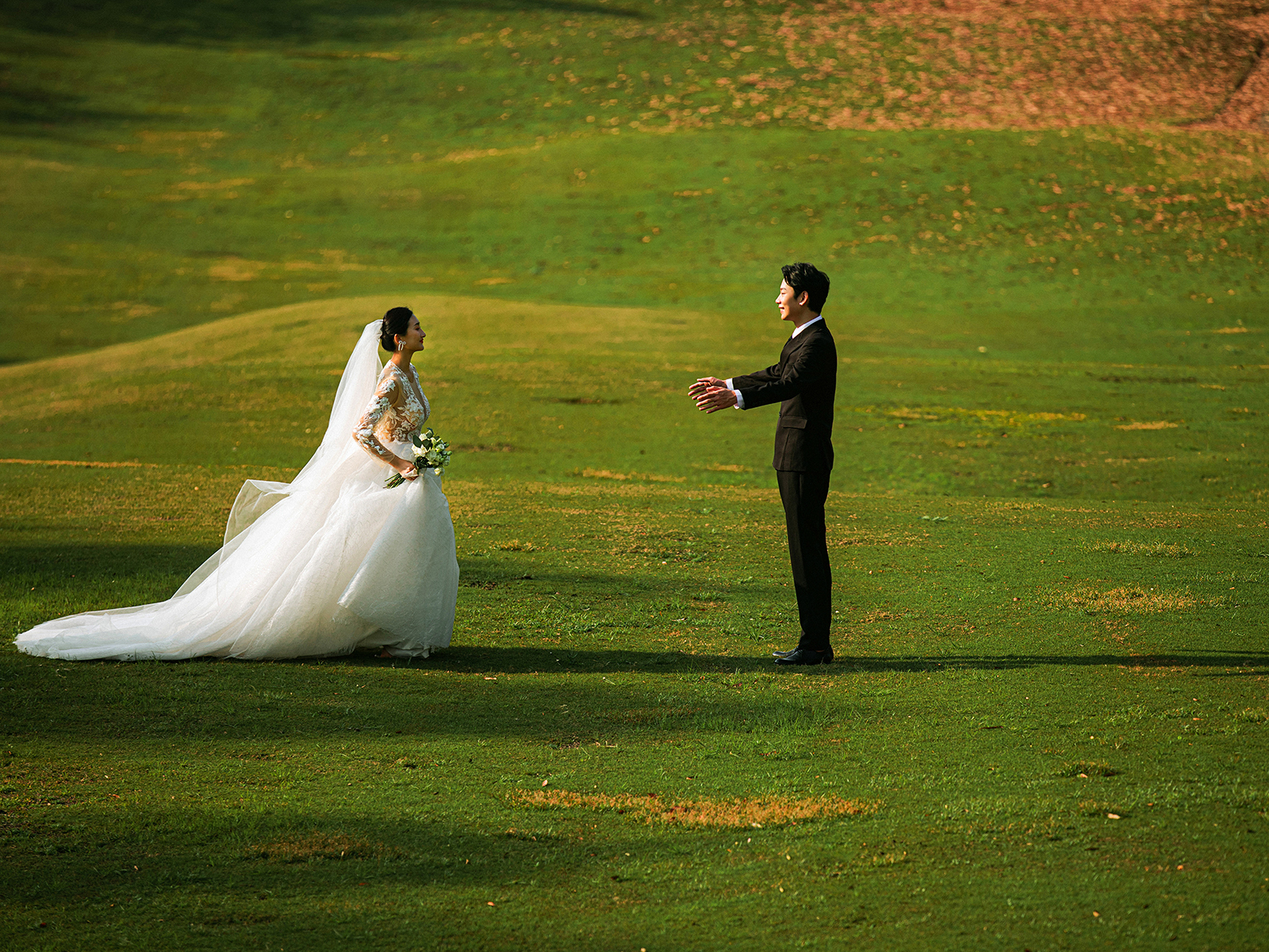 三亚草坪婚礼价格一览表（海南草坪婚礼一般多少钱）