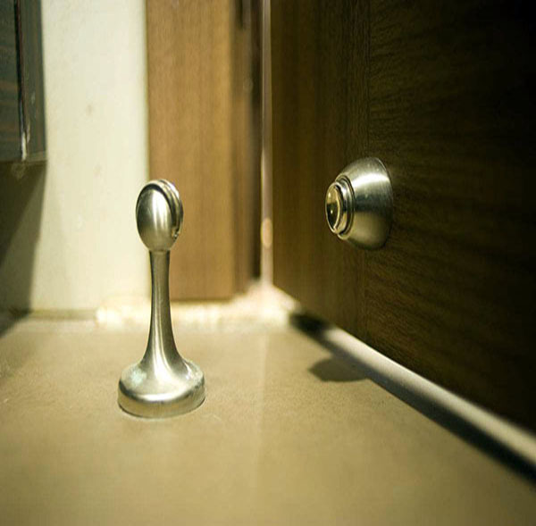 选购家用门吸的小技巧 室内门门吸怎么选