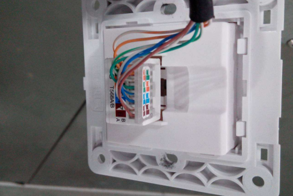 网线插座接法图解 网线插座接法ab区别 墙上的网口直接能用吗