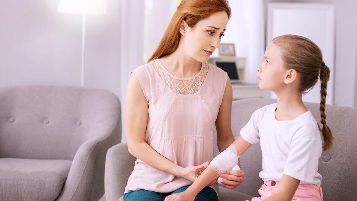 夫妻性爱时被孩子撞见怎么办 夫妻性爱被孩子看见的6个化解方法 夫妻性爱时被孩子撞见怎么办 夫妻性爱被孩子看见的6个化解方法