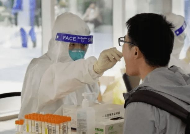 重磅！全国多个机场宣布：不查核酸和健康码！多地核酸检测采购项目终止，广州宣布此轮疫情发布会告一段落 