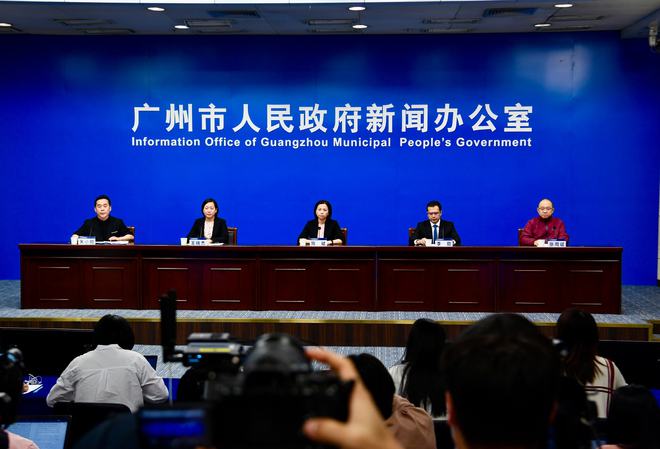 重磅！全国多个机场宣布：不查核酸和健康码！多地核酸检测采购项目终止，广州宣布此轮疫情发布会告一段落 