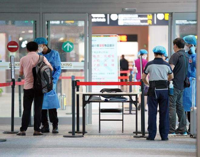 重磅！全国多个机场宣布：不查核酸和健康码！多地核酸检测采购项目终止，广州宣布此轮疫情发布会告一段落 