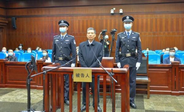 近一个月以来多人主动投案 彰显反腐败标本兼治综合效应   