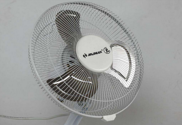 夏季使用电风扇有哪些注意事项（夏季使用电风扇有哪些注意事项和禁忌）