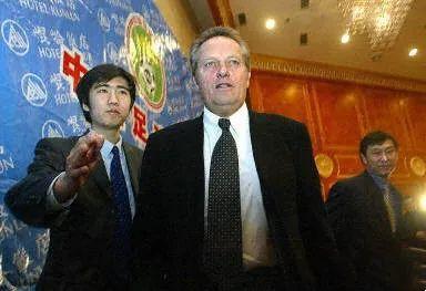 “热血总裁”与“足坛蛀虫”，谁是董铮？