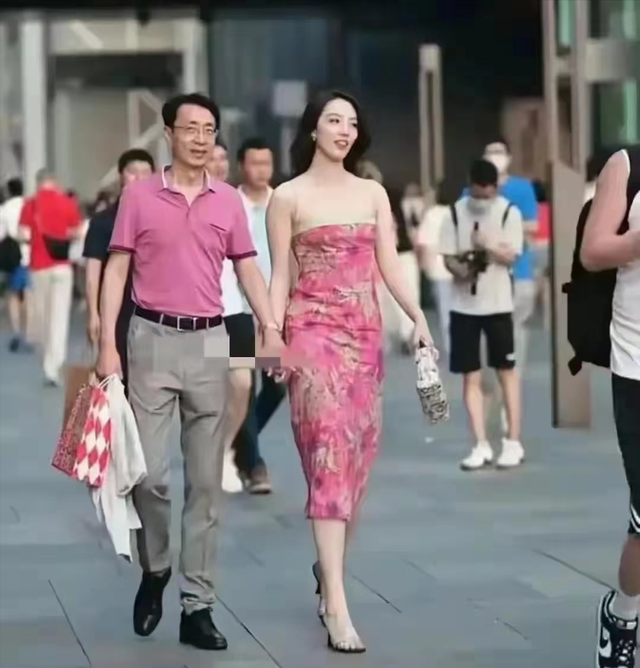 与国企老总牵手的董小姐“底裤”已被扒掉：年轻硕士、白富美小三