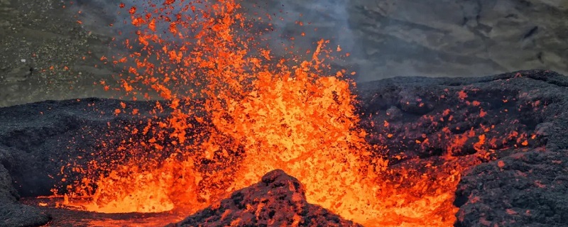 火山爆发是什么原因引起的 火山爆发是什么原因引起的简笔画