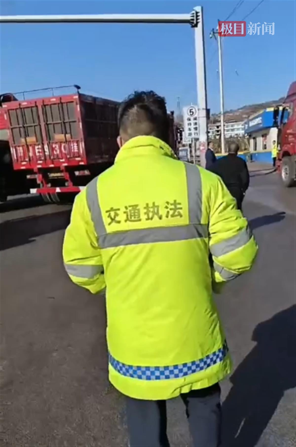 货车司机投诉通行证被执法人员撕烂，山西省治超办介入调查，收费站：涉事者已停岗