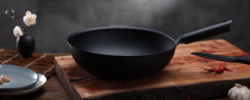 炒菜锅用什么材质的锅油烟少 炒菜锅用什么材质的锅油烟少些