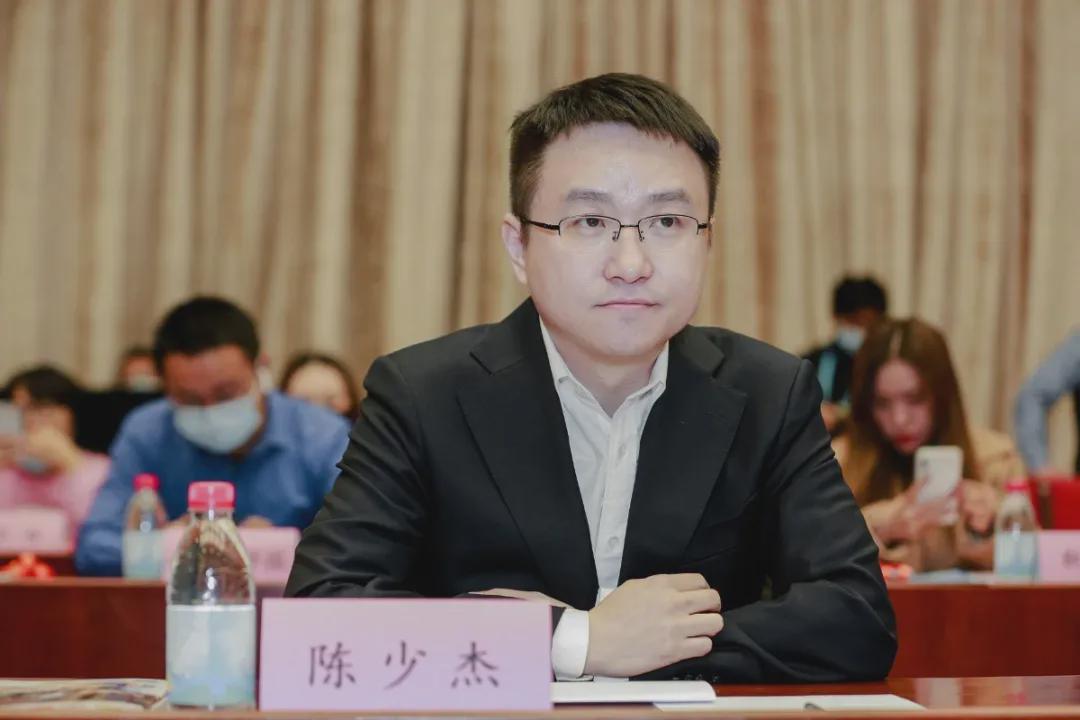 “80后”亿万富豪、斗鱼CEO陈少杰，已取保候审！知名女主播被曝涉案被捕，多名头部主播仍停播