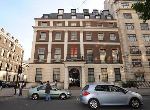 英方称将完全移除敏感场地的中国监控设备 中使馆回应